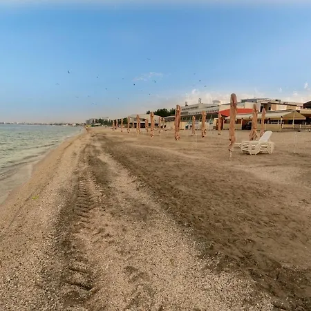 Marc Moonlight Apartment Mamaia
