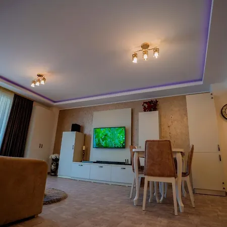 Marc Moonlight Apartman